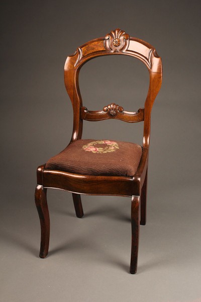 Antique Victorian side chair.