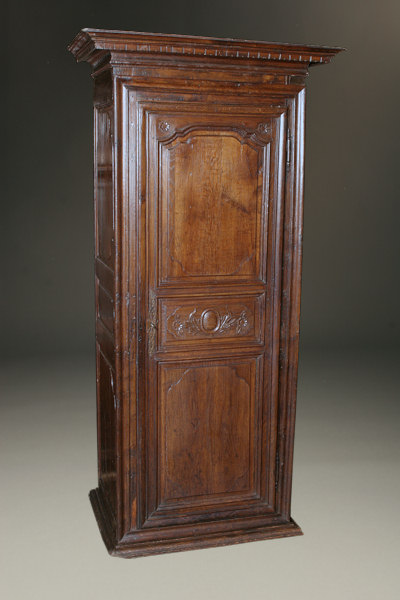 Antique Bonnetiere