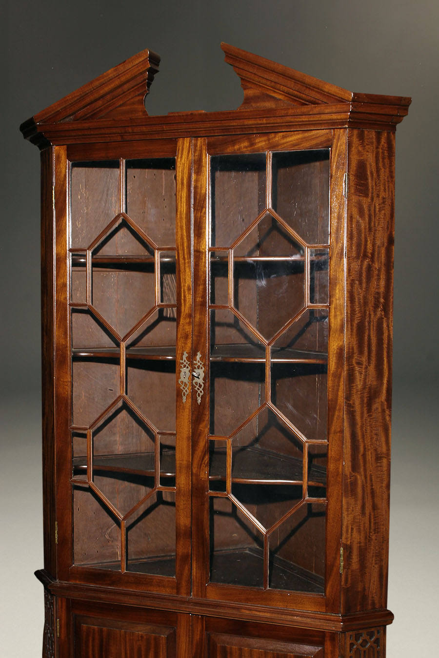 Antique Mahogany Irish Corner Cabinet. Irish Corner Cabinet A5544B - Antique Mahogany Irish Corner Cabinet.