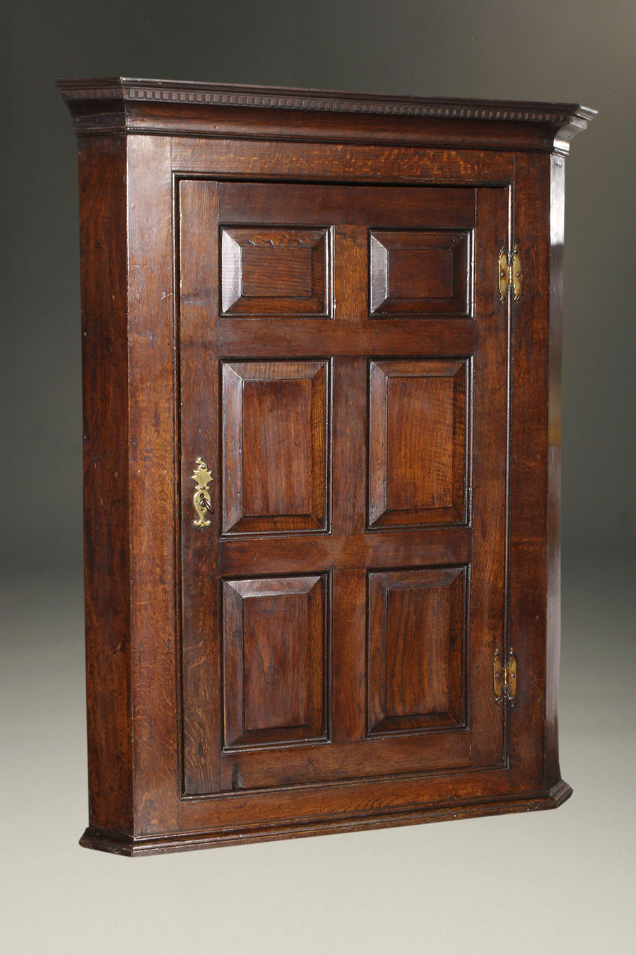 Antique English Hanging Corner Cupboard In Oak. Home/Furniture/Cupboards. 18th century English oak hanging corner cupboard. - Antique English Hanging Corner Cupboard In Oak.