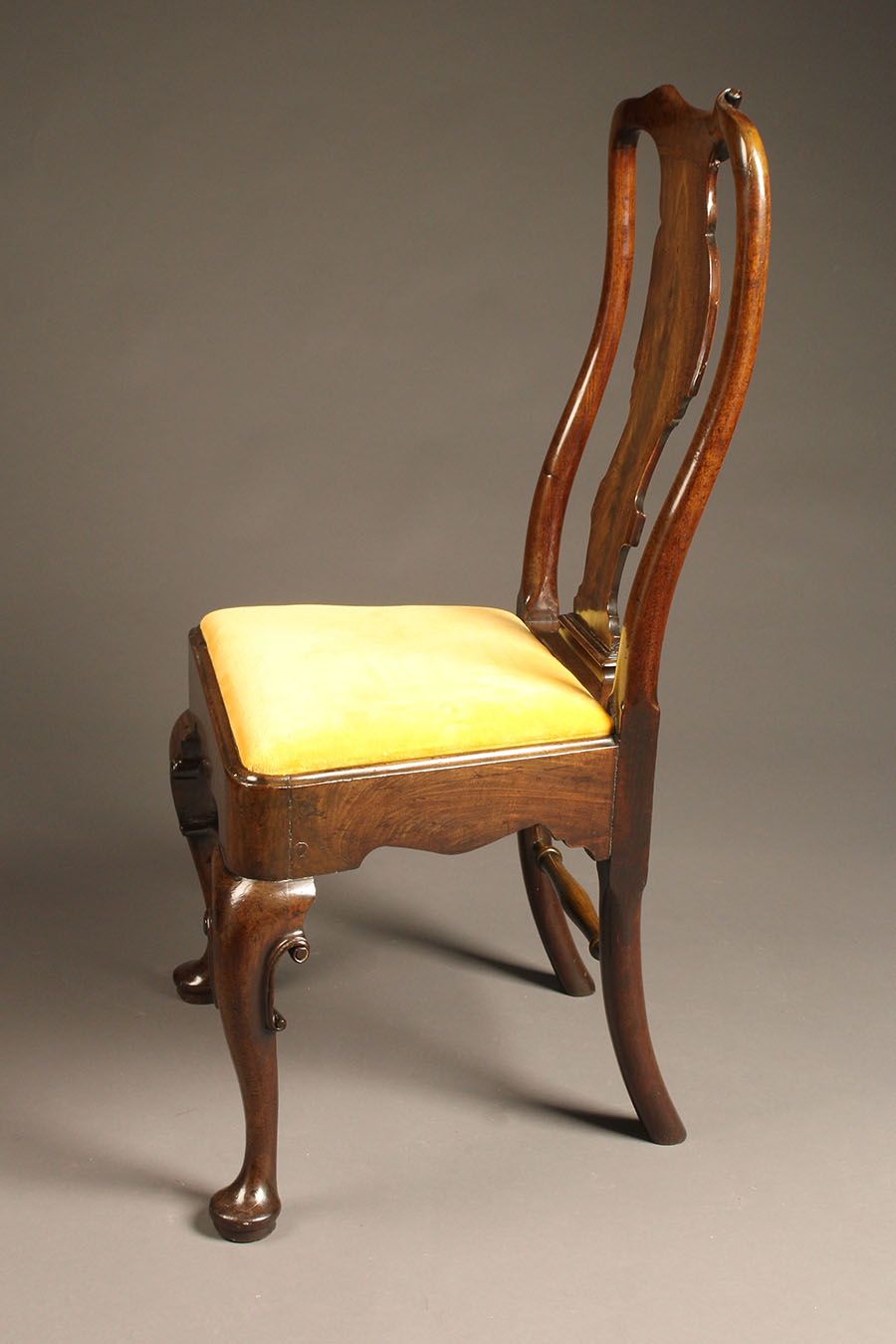 Set of 6 Queen Anne style side chairs in mahogany.