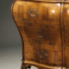 19th century Italian bombe commode in burr walnut, circa 1890 A2435E