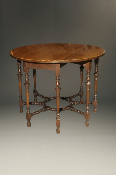 Antique English gateleg drop leaf table