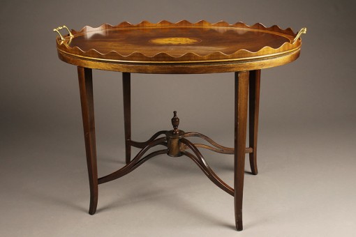 Antique Hepplewhite style Tea table.