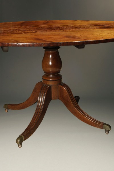 Antique English Regency oval table