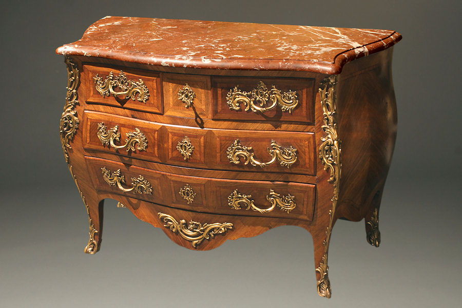 Chest of drawers/ Commodes