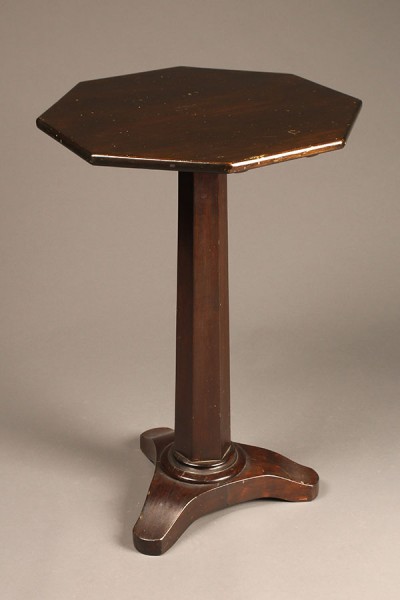 Octagonal wine table A5521A