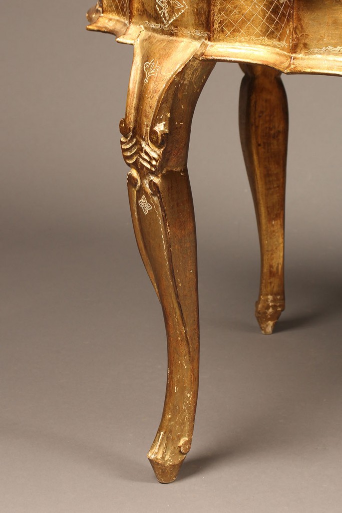 Table with gilded finish A5566D