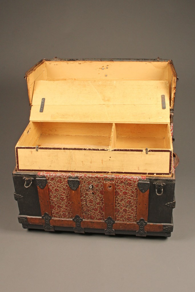 French Coffer/Steamer trunk A5572D