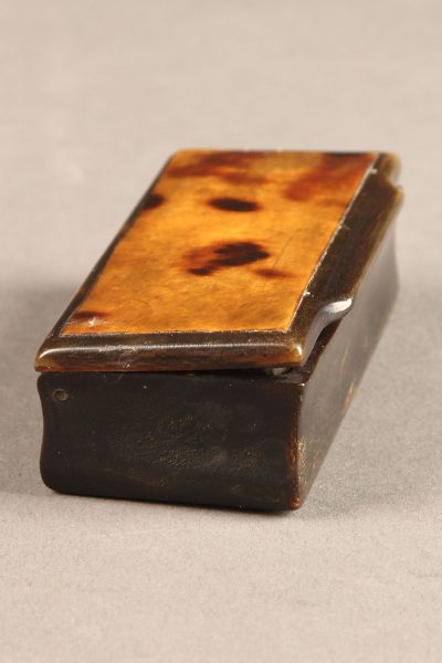 Beautiful Rectangular tortoise shell snuff box.