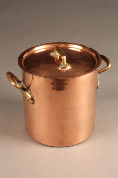 Mid 19th century round French copper pot (marmote) with lid, circa 1850-70