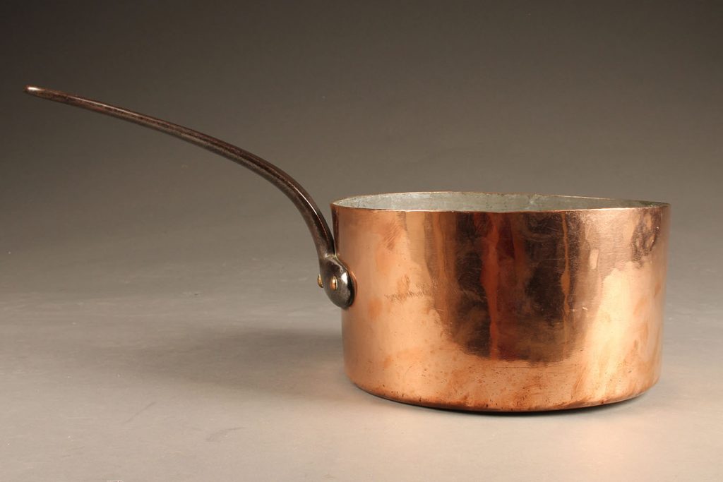 Late 19th century French copper chef's pot with iron handle and signed Paris, circa 1890.