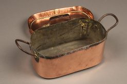 Late 18th century French hand wrought copper daubiere with lid and iron handles, circa 1780.