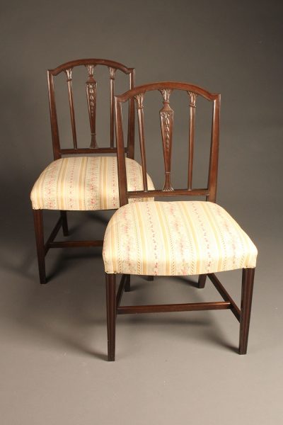 Late 19th century pair of English Hepplewhite side chairs, circa 1890.