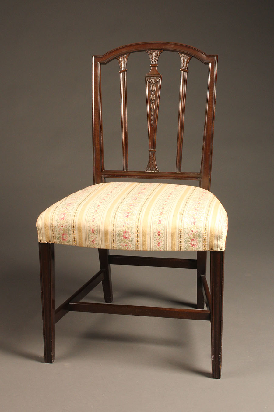 Download Antique pair of English Hepplewhite style side chairs.