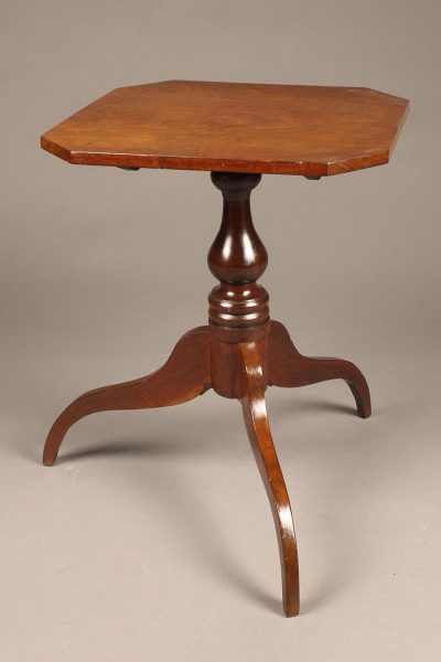 Wonderful tilt top table with octagonal top and 3 legs.