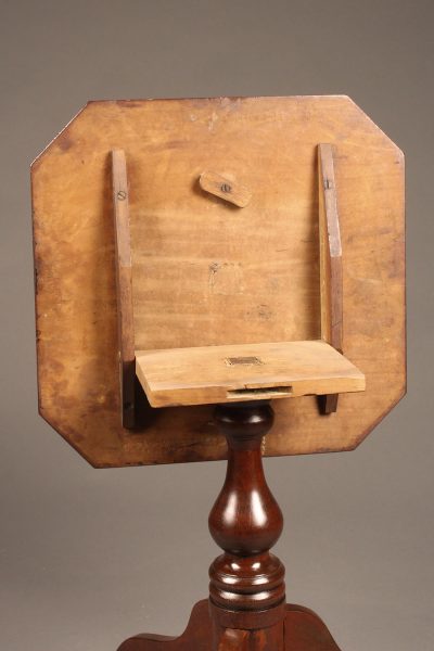 Wonderful tilt top table with octagonal top and 3 legs.