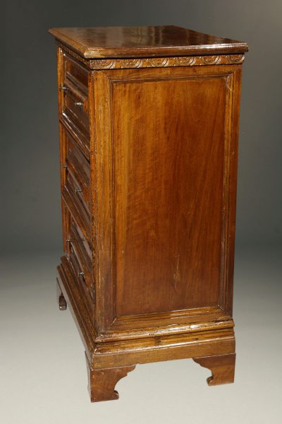 Very nice late 19th century pair of English walnut commodes/chests in George III style