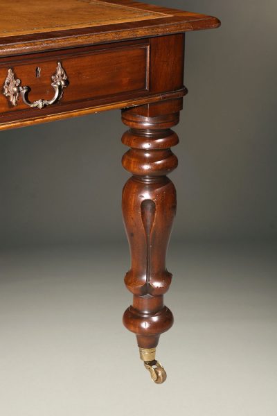 English mahogany Gentleman's writing desk with leather top